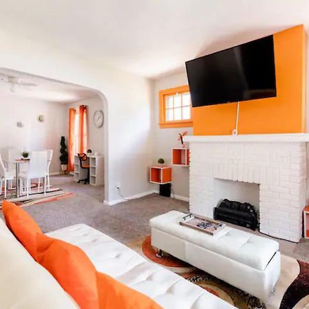 La Naranja Retreat - Cozy Duplex Near Downtown With Parking, 300 Mb Wifi & Self Check In Villa Cleveland Exteriör bild