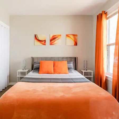 La Naranja Retreat - Cozy Duplex Near Downtown With Parking, 300 Mb Wifi & Self Check In Villa Cleveland Exteriör bild