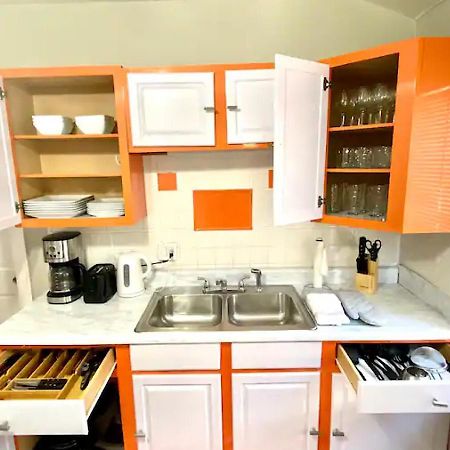 La Naranja Retreat - Cozy Duplex Near Downtown With Parking, 300 Mb Wifi & Self Check In Villa Cleveland Exteriör bild