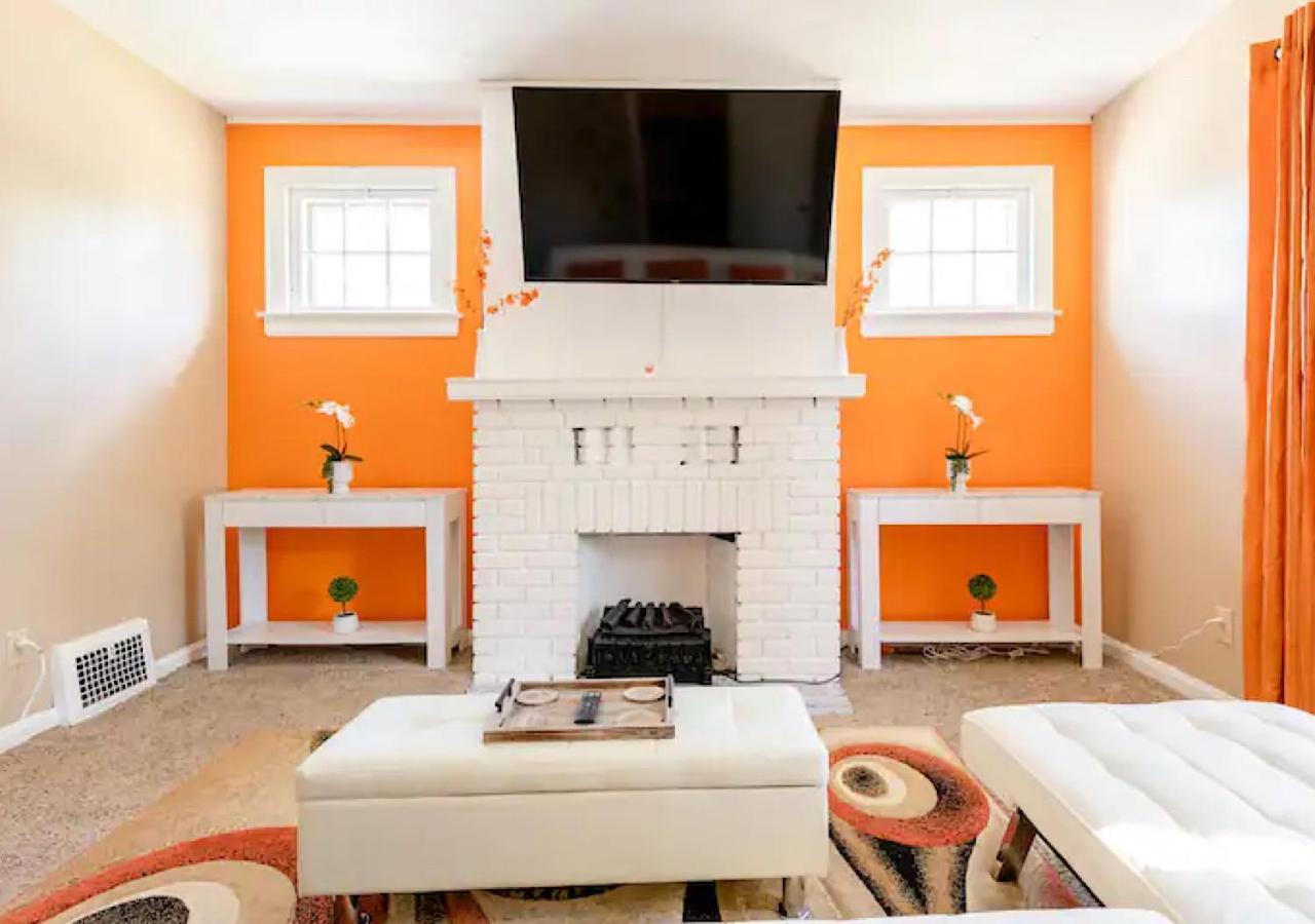 La Naranja Retreat - Cozy Duplex Near Downtown With Parking, 300 Mb Wifi & Self Check In Villa Cleveland Exteriör bild