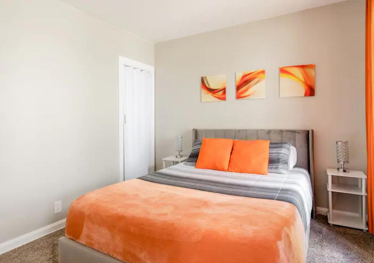 La Naranja Retreat - Cozy Duplex Near Downtown With Parking, 300 Mb Wifi & Self Check In Villa Cleveland Exteriör bild