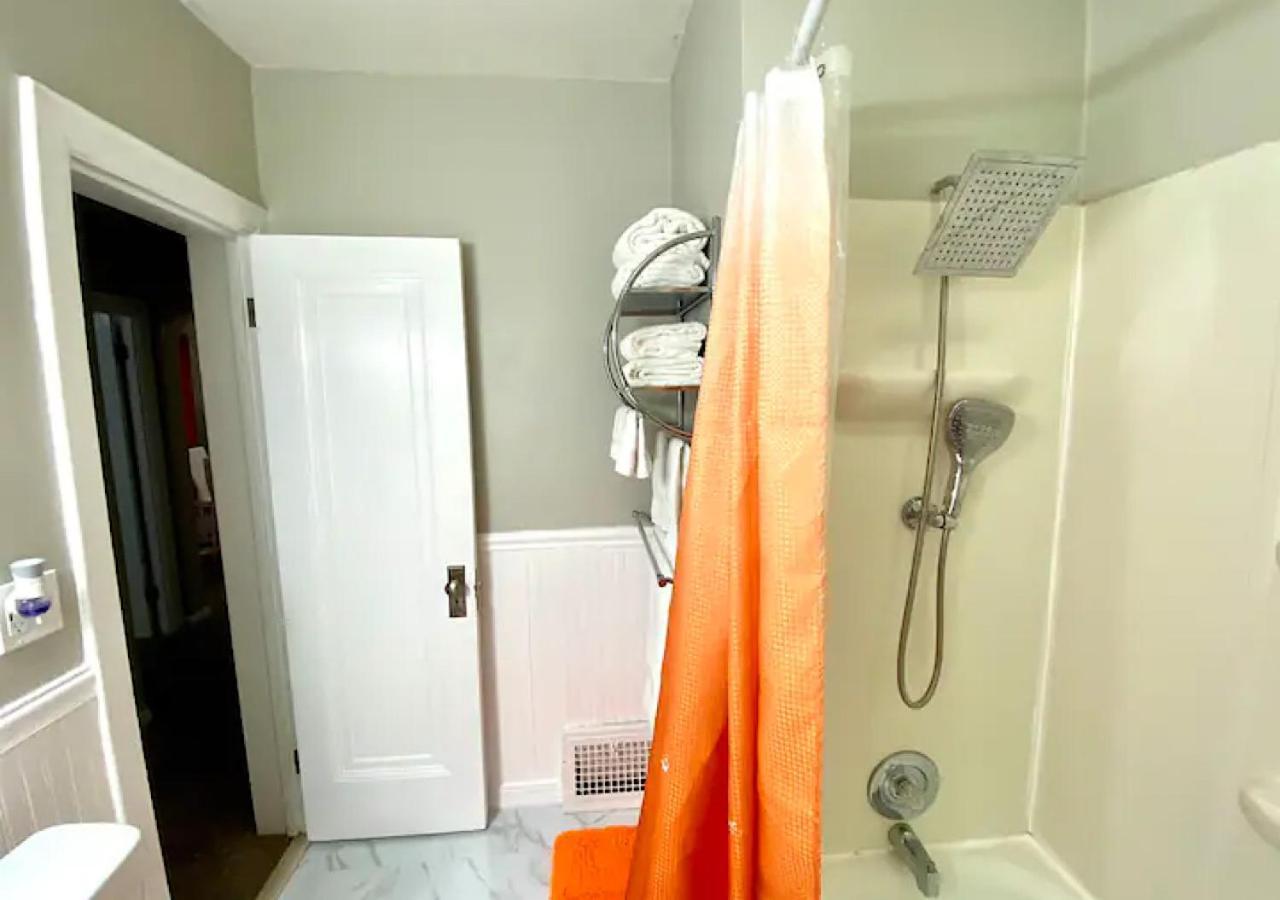 La Naranja Retreat - Cozy Duplex Near Downtown With Parking, 300 Mb Wifi & Self Check In Villa Cleveland Exteriör bild