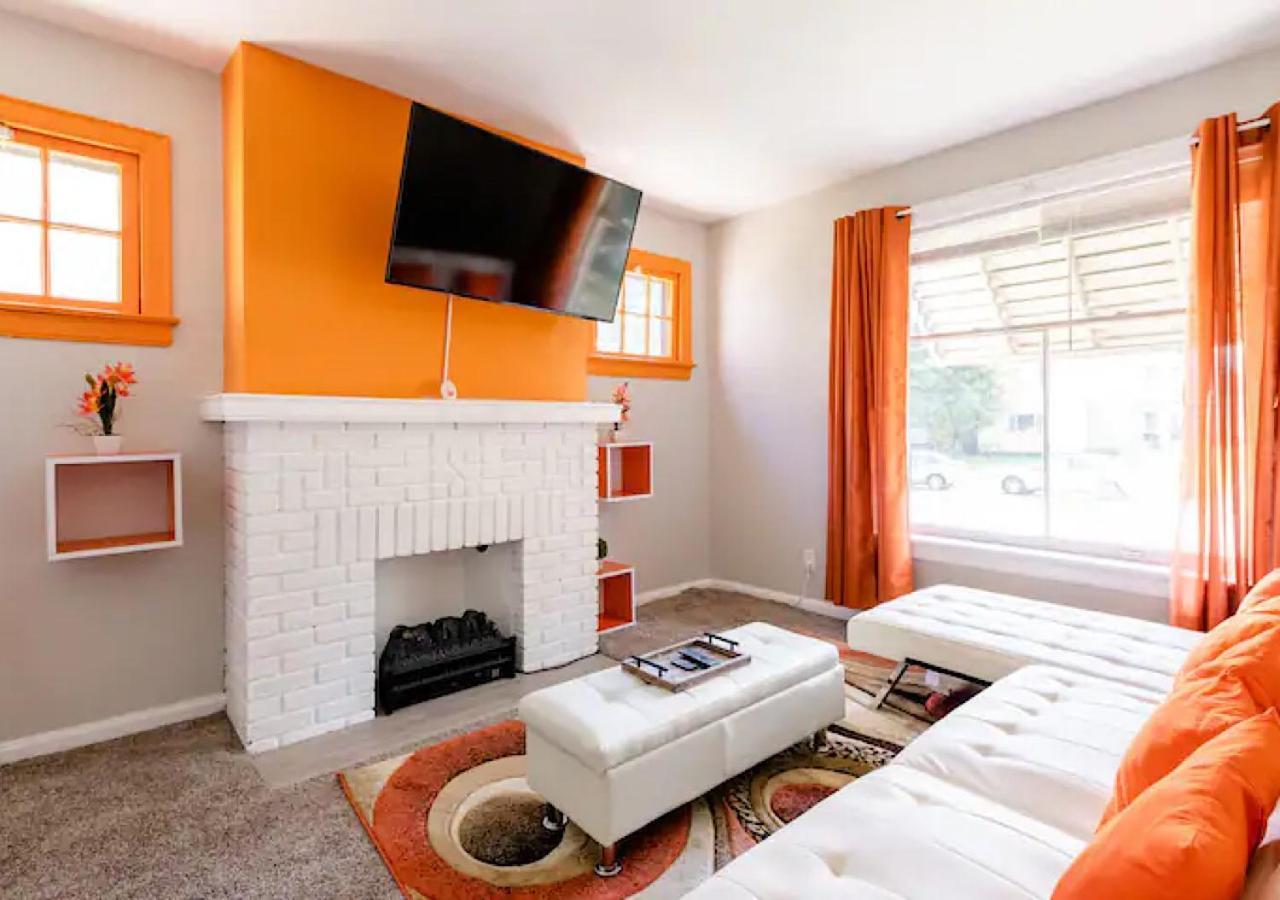 La Naranja Retreat - Cozy Duplex Near Downtown With Parking, 300 Mb Wifi & Self Check In Villa Cleveland Exteriör bild