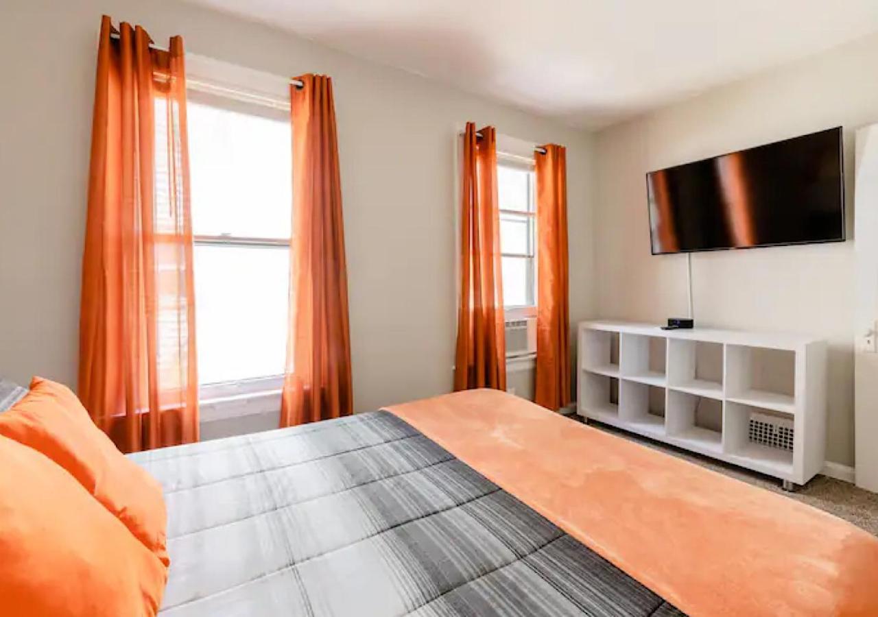 La Naranja Retreat - Cozy Duplex Near Downtown With Parking, 300 Mb Wifi & Self Check In Villa Cleveland Exteriör bild