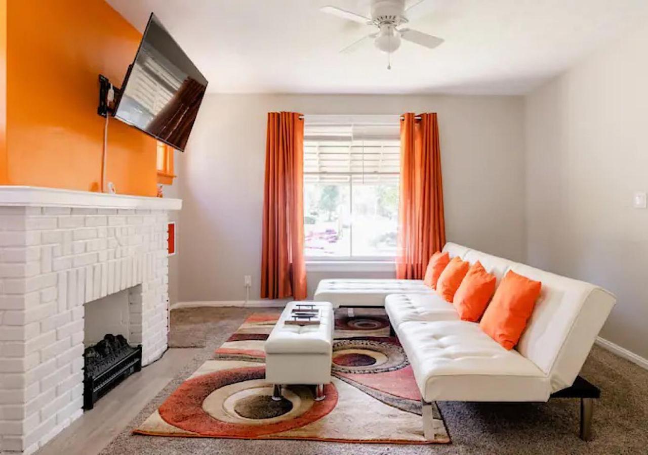 La Naranja Retreat - Cozy Duplex Near Downtown With Parking, 300 Mb Wifi & Self Check In Villa Cleveland Exteriör bild