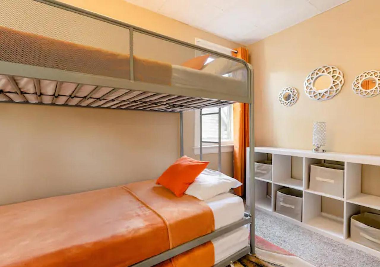 La Naranja Retreat - Cozy Duplex Near Downtown With Parking, 300 Mb Wifi & Self Check In Villa Cleveland Exteriör bild