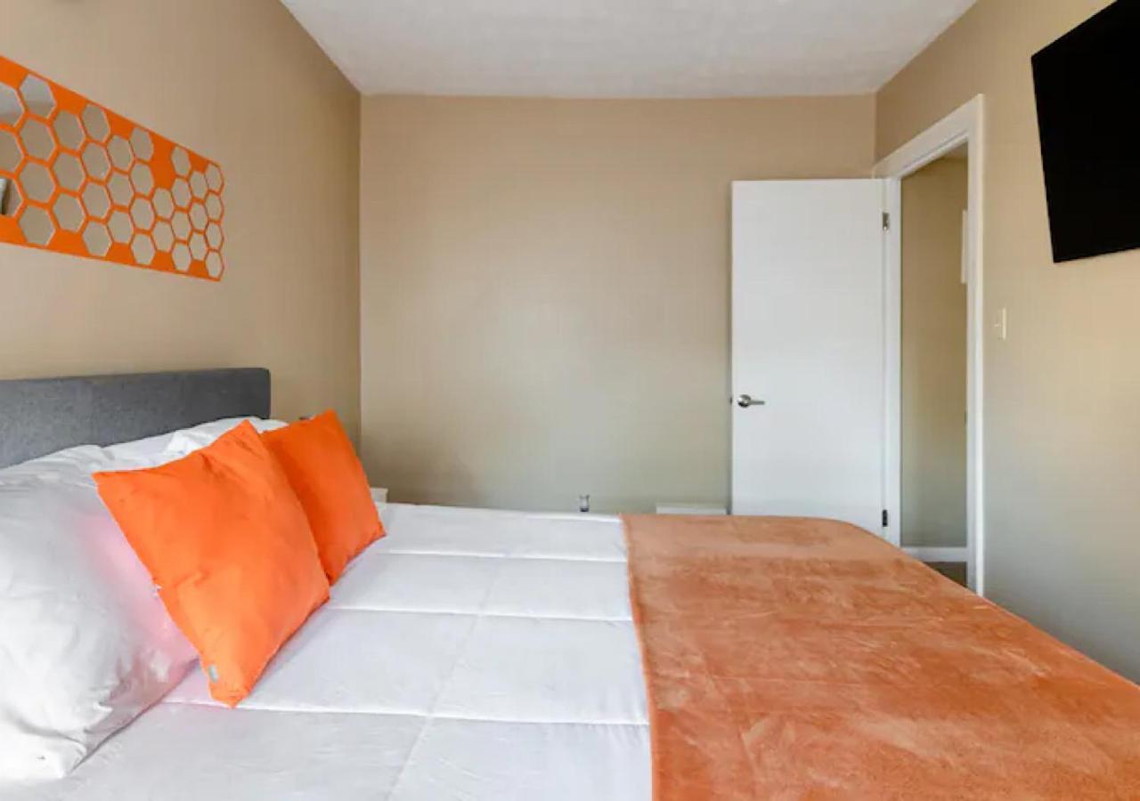 La Naranja Retreat - Cozy Duplex Near Downtown With Parking, 300 Mb Wifi & Self Check In Villa Cleveland Exteriör bild